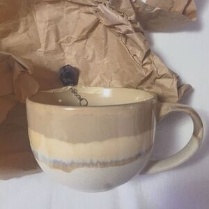 Ceramic Mug With Amethyst